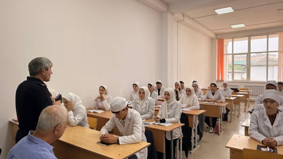 18.05.2026г.в ПОАНО "Медицинский колледж"г.Хасавюрт состоялась профилактическая встреча студентов 1 курса ,отделения "Сестринское дело" с представителями полиции.