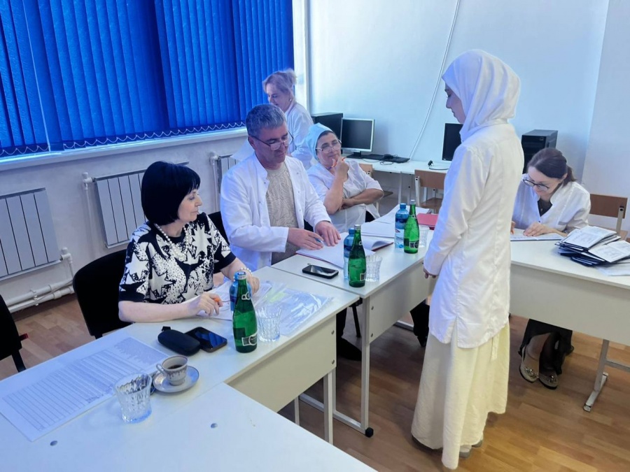 Их первый шаг в большую медицину