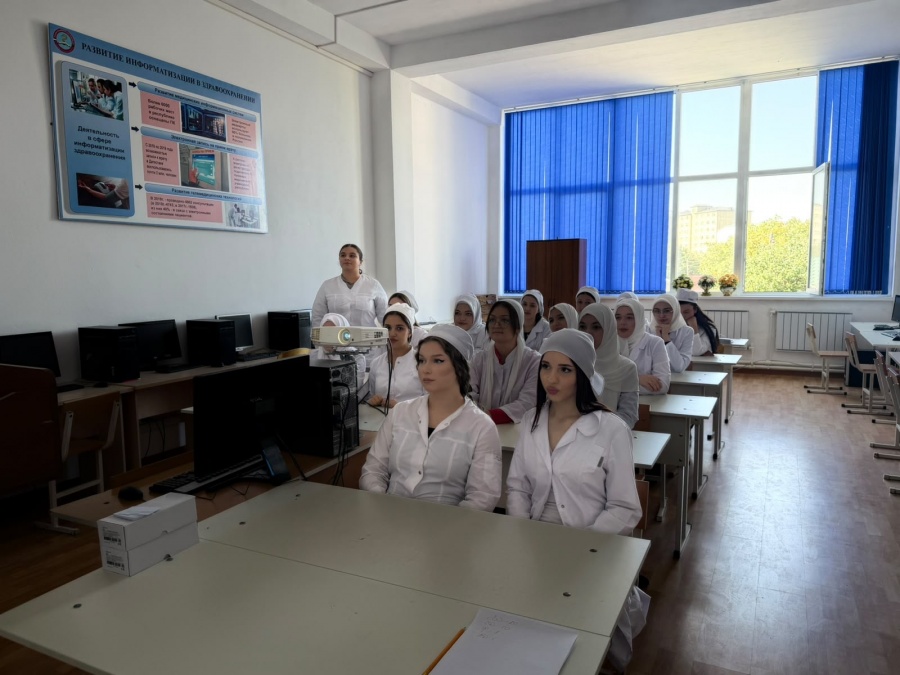 В ПОАНО "Медицинский колледж "г.Хасавюрт состоялись Разговоры о важном на тему: "Безопасность в сети интернет".