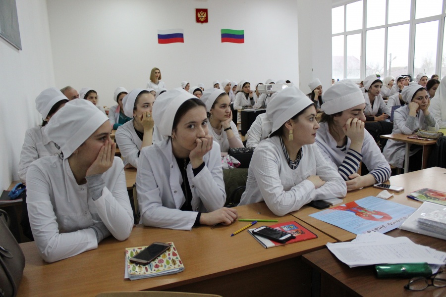 В Медицинском колледже г. Хасавюрт 1 декабря 2018 г., прошла встреча студентов с представителями хасавюртовской центральной городской больницы по профилактике инфекционных заболеваний и СПИДа, приуроч