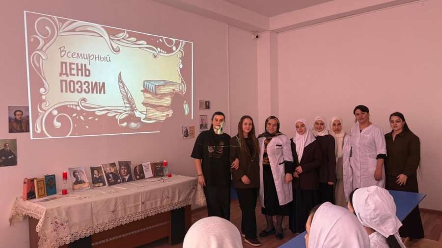 И ВНОВЬ ДУША ПОЭЗИЕЙ ПОЛНА ..."