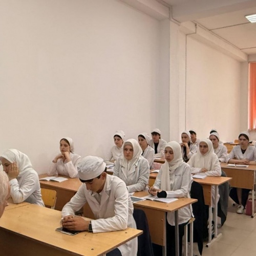18.05.2026г.в ПОАНО "Медицинский колледж"г.Хасавюрт состоялась профилактическая встреча студентов 1 курса ,отделения "Сестринское дело" с представителями полиции.