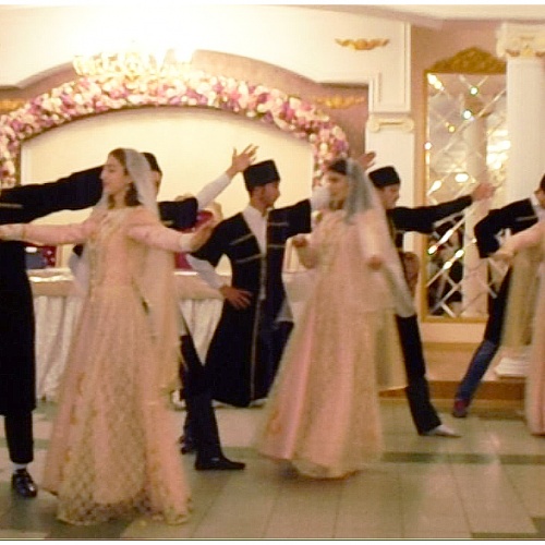Лезгинка - национальный танец. Исполняют студенты колледжа